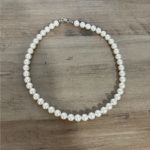 Vintage White Faux Pearl Necklace - Picture 3 of 6